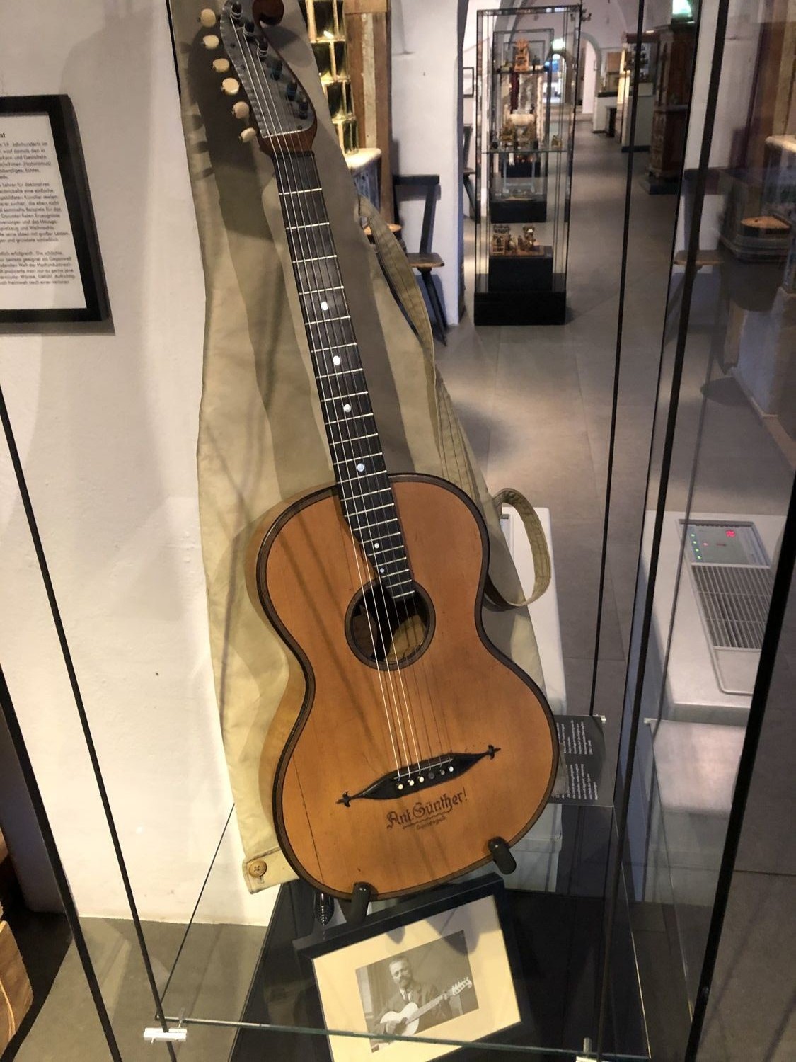 Gitarre Anton Günthers, Museum für sächsische Volkskunst